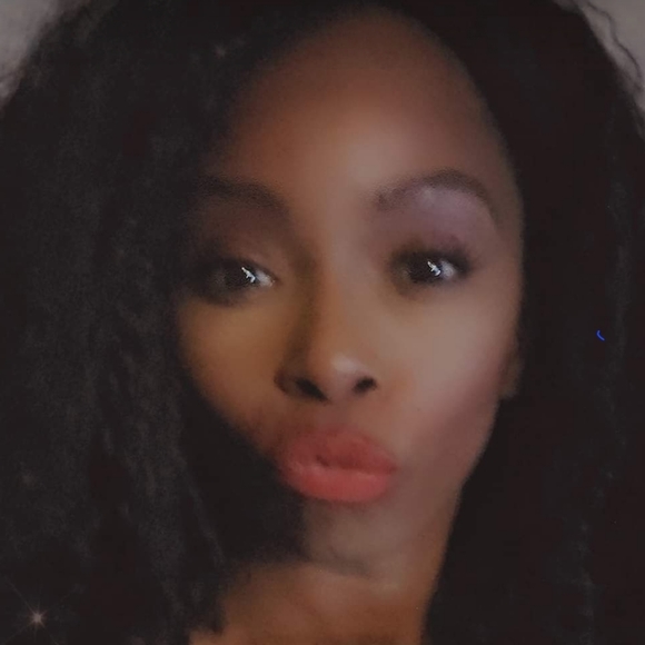 💗I'm Lucy, your Boutique Posher! 💗 - Picture 11 of 12